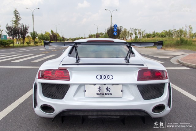 奧迪R8全車真皮內(nèi)飾改裝、鉆石白改色膜-長(zhǎng)沙專業(yè)豪車改裝