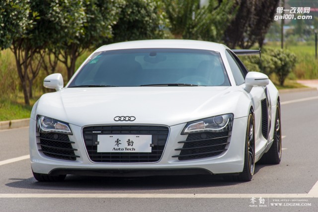 奧迪R8全車真皮內(nèi)飾改裝、鉆石白改色膜-長(zhǎng)沙專業(yè)豪車改裝