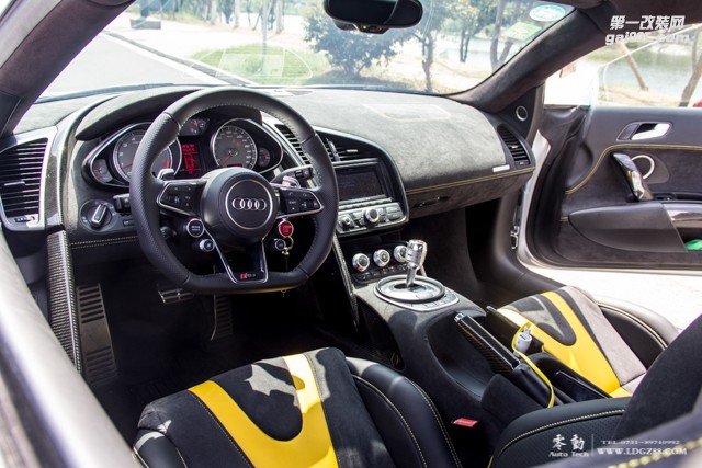 奧迪R8全車真皮內(nèi)飾改裝、鉆石白改色膜-長(zhǎng)沙專業(yè)豪車改裝