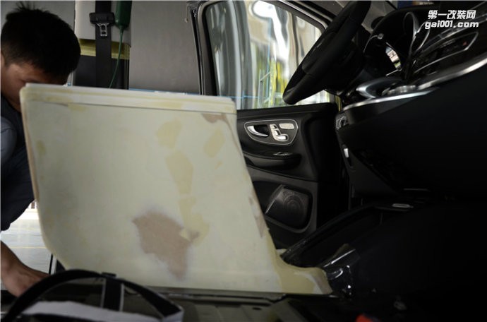 奔馳威霆改裝伊頓和ARC汽車音響 武漢車改坊專業(yè)改裝店
