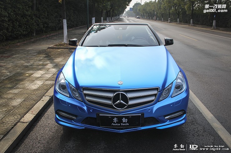 奔驰E260施工哑光电镀蓝-长沙专业贴膜