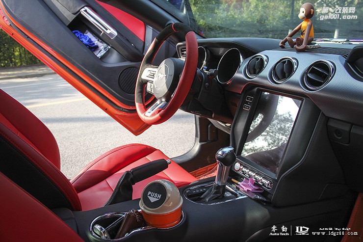 野馬電光紫、星空頂、特斯拉大屏-湖南專業(yè)豪車改裝