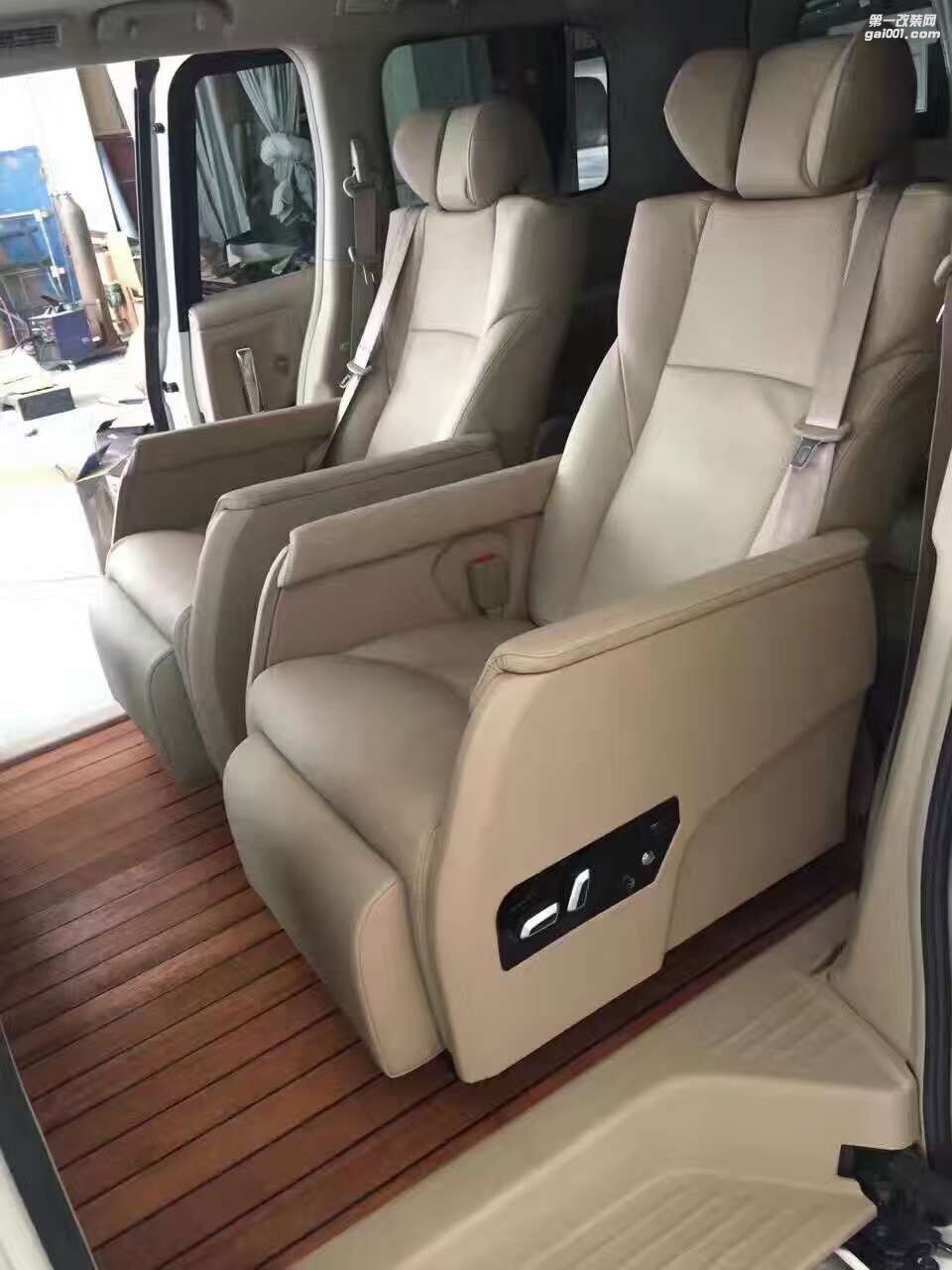 貴士改裝內(nèi)飾座椅，商務(wù)車尊享