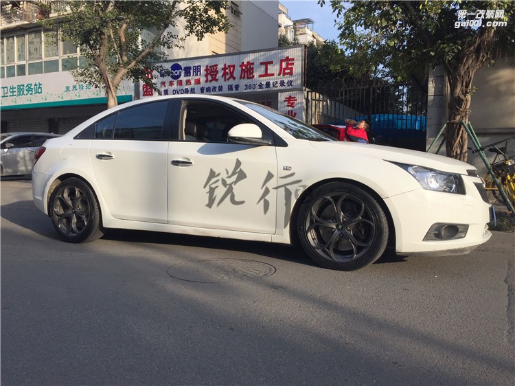 成都銳行科魯茲改裝AP9040剎車18寸四葉草款輪轂