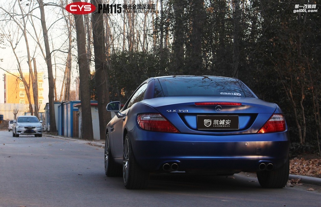 成都靚車會(huì)青羊店奔馳SLK350電光金屬深海藍(lán)汽車改色貼膜