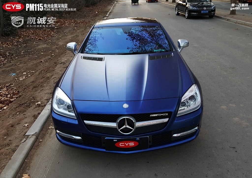 成都靚車會(huì)青羊店奔馳SLK350電光金屬深海藍(lán)汽車改色貼膜
