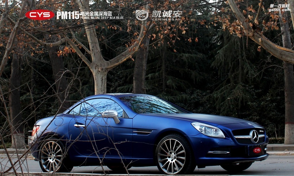 成都靚車會(huì)青羊店奔馳SLK350電光金屬深海藍(lán)汽車改色貼膜