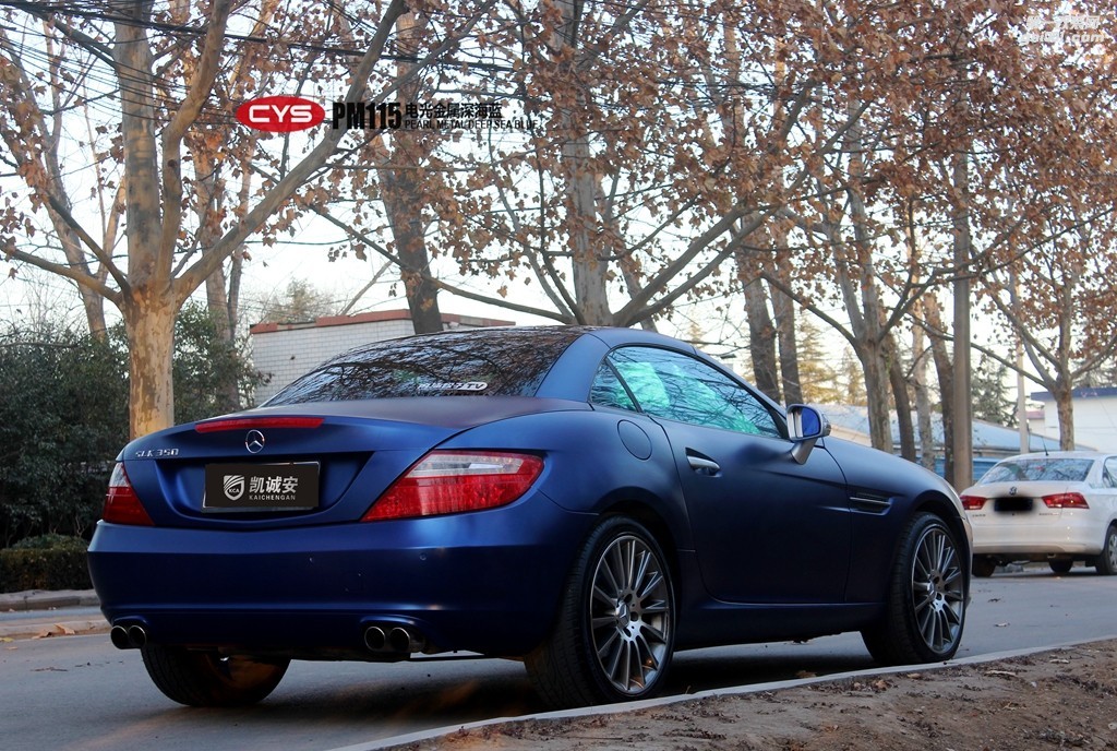 成都靚車會(huì)青羊店奔馳SLK350電光金屬深海藍(lán)汽車改色貼膜