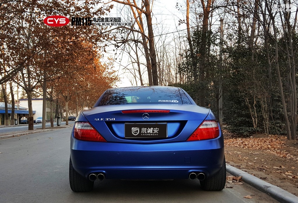 成都靚車會(huì)青羊店奔馳SLK350電光金屬深海藍(lán)汽車改色貼膜