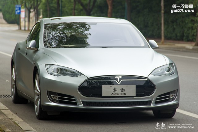 特斯拉MODEL S電光銀改色-長沙專業(yè)貼膜