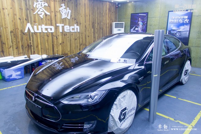 特斯拉MODEL S電光銀改色-長沙專業(yè)貼膜