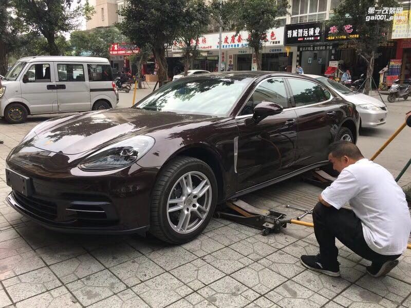 保時(shí)捷新款帕拉沒(méi)拉 升級(jí)21寸原廠款鍛造輪轂 萬(wàn)噸鍛造輪轂