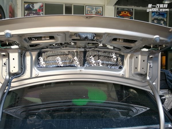 泉州山水汽車音響改裝 奔騰B30升級(jí)了比主動(dòng)降噪更的隔音效果 全車美高原子系列隔音