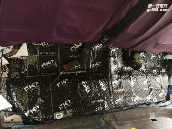 泉州山水汽車音響改裝 奔騰B30升級(jí)了比主動(dòng)降噪更的隔音效果 全車美高原子系列隔音