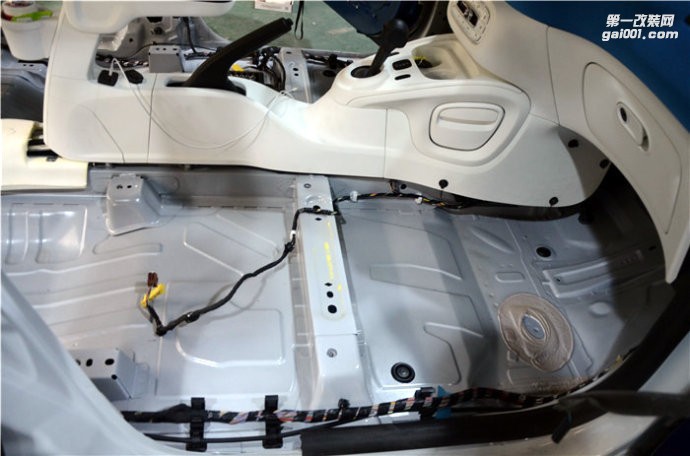 武漢奔馳SMART全車STP隔音施工介紹