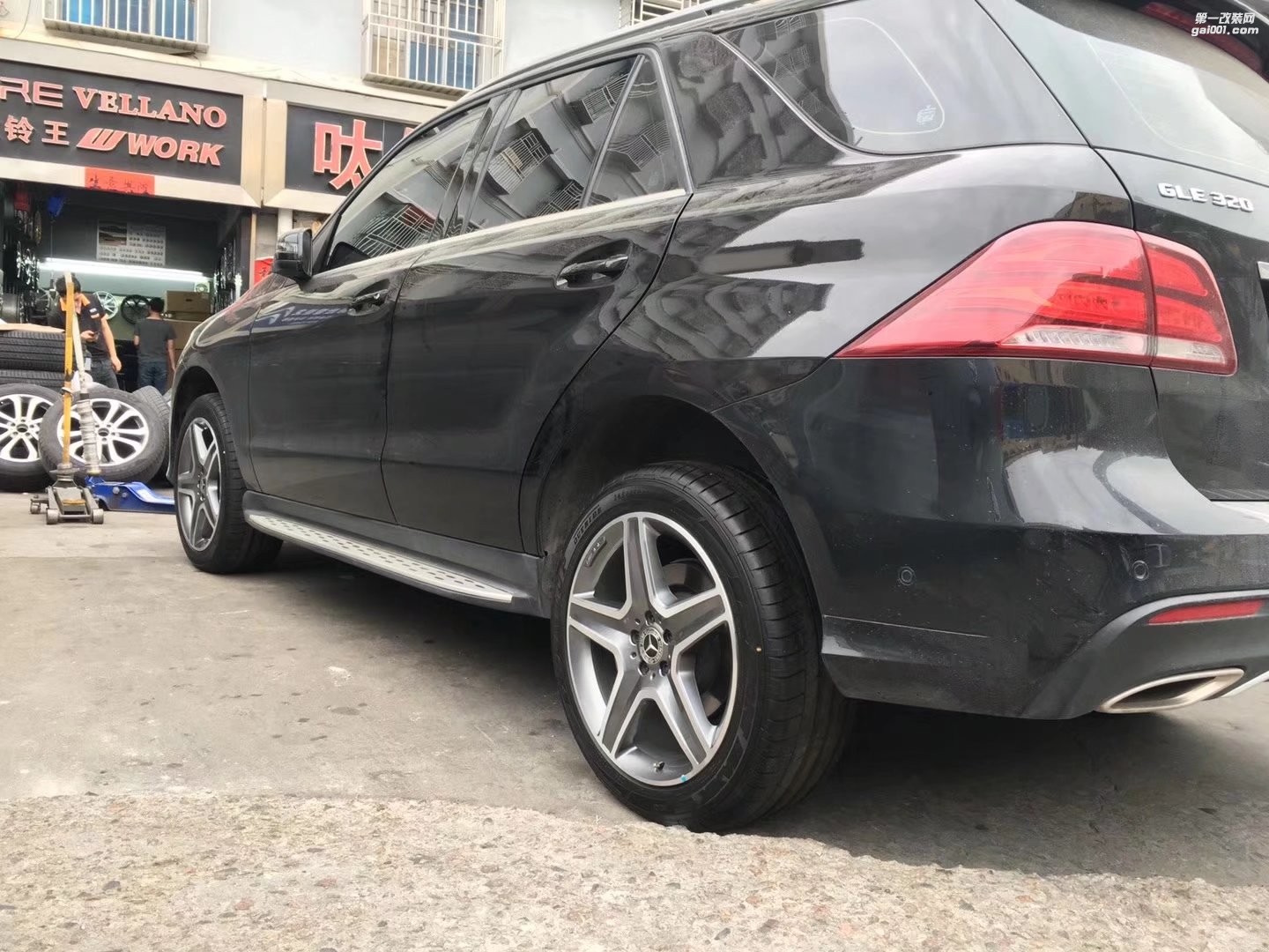 奔馳，換 原 裝 20寸 AMG 完工！