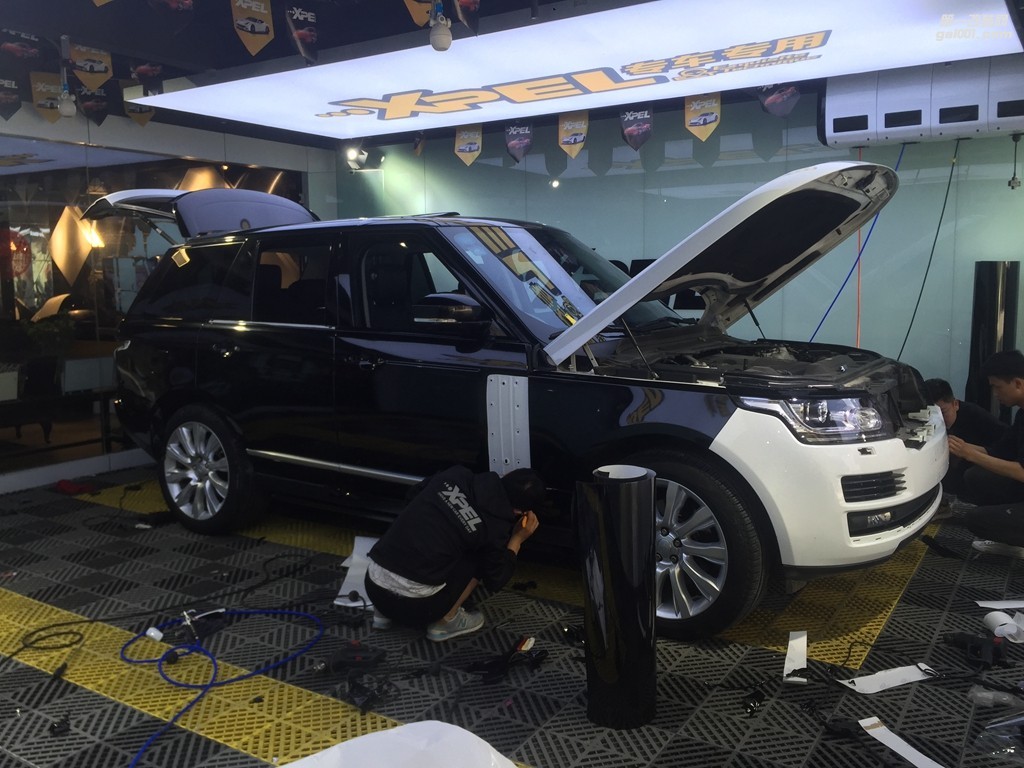 靚車會青羊店路虎亮黑汽車改色貼膜