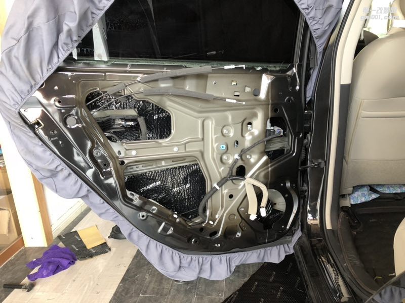 日產(chǎn)軒逸與音樂(lè)同行汕頭市星悅汽車音響具有性價(jià)比的汽車音響入門改裝升級(jí)意大利赫茲四門隔音降噪