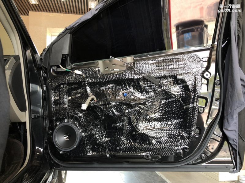 日產(chǎn)軒逸與音樂(lè)同行汕頭市星悅汽車音響具有性價(jià)比的汽車音響入門改裝升級(jí)意大利赫茲四門隔音降噪