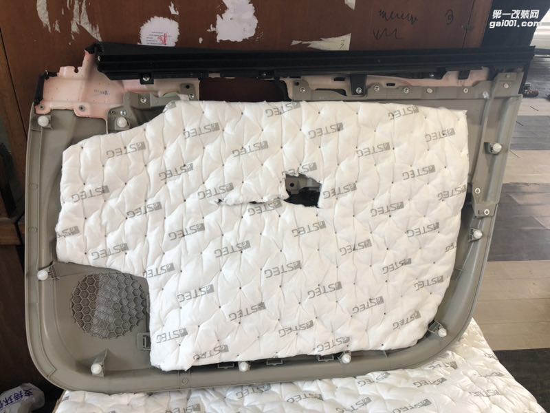 日產(chǎn)軒逸與音樂(lè)同行汕頭市星悅汽車音響具有性價(jià)比的汽車音響入門改裝升級(jí)意大利赫茲四門隔音降噪