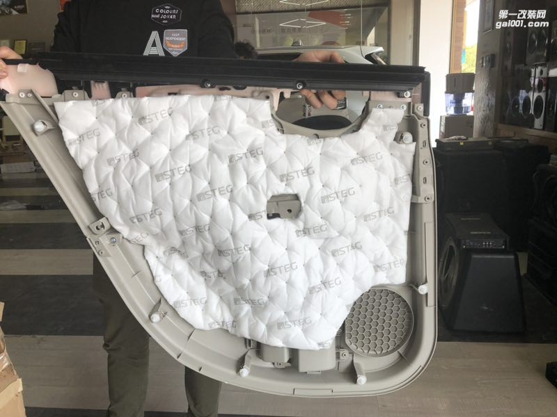 日產(chǎn)軒逸與音樂(lè)同行汕頭市星悅汽車音響具有性價(jià)比的汽車音響入門改裝升級(jí)意大利赫茲四門隔音降噪