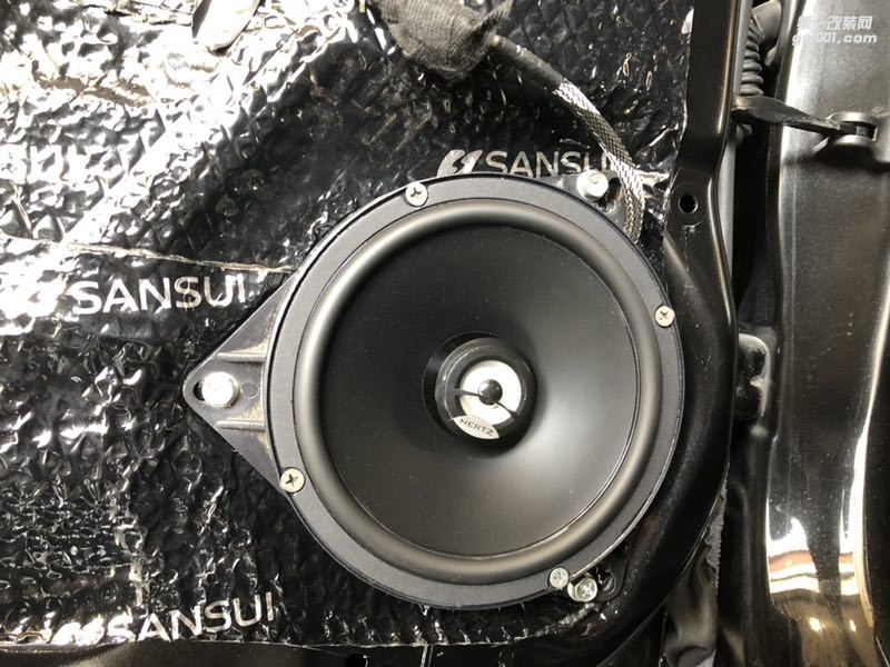 日產(chǎn)軒逸與音樂(lè)同行汕頭市星悅汽車音響具有性價(jià)比的汽車音響入門改裝升級(jí)意大利赫茲四門隔音降噪