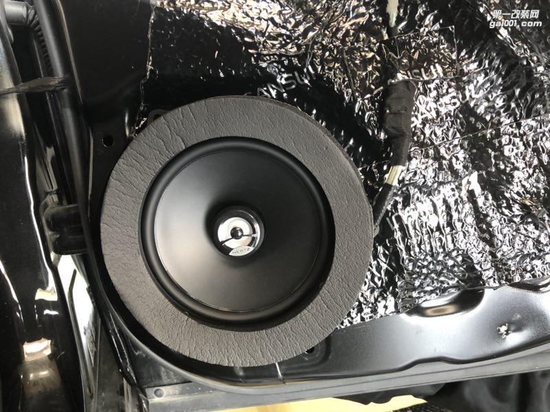 日產(chǎn)軒逸與音樂(lè)同行汕頭市星悅汽車音響具有性價(jià)比的汽車音響入門改裝升級(jí)意大利赫茲四門隔音降噪