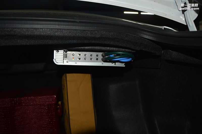 与众不同 丰田 皇冠汽车音响改装丹麦丹拿三分频372