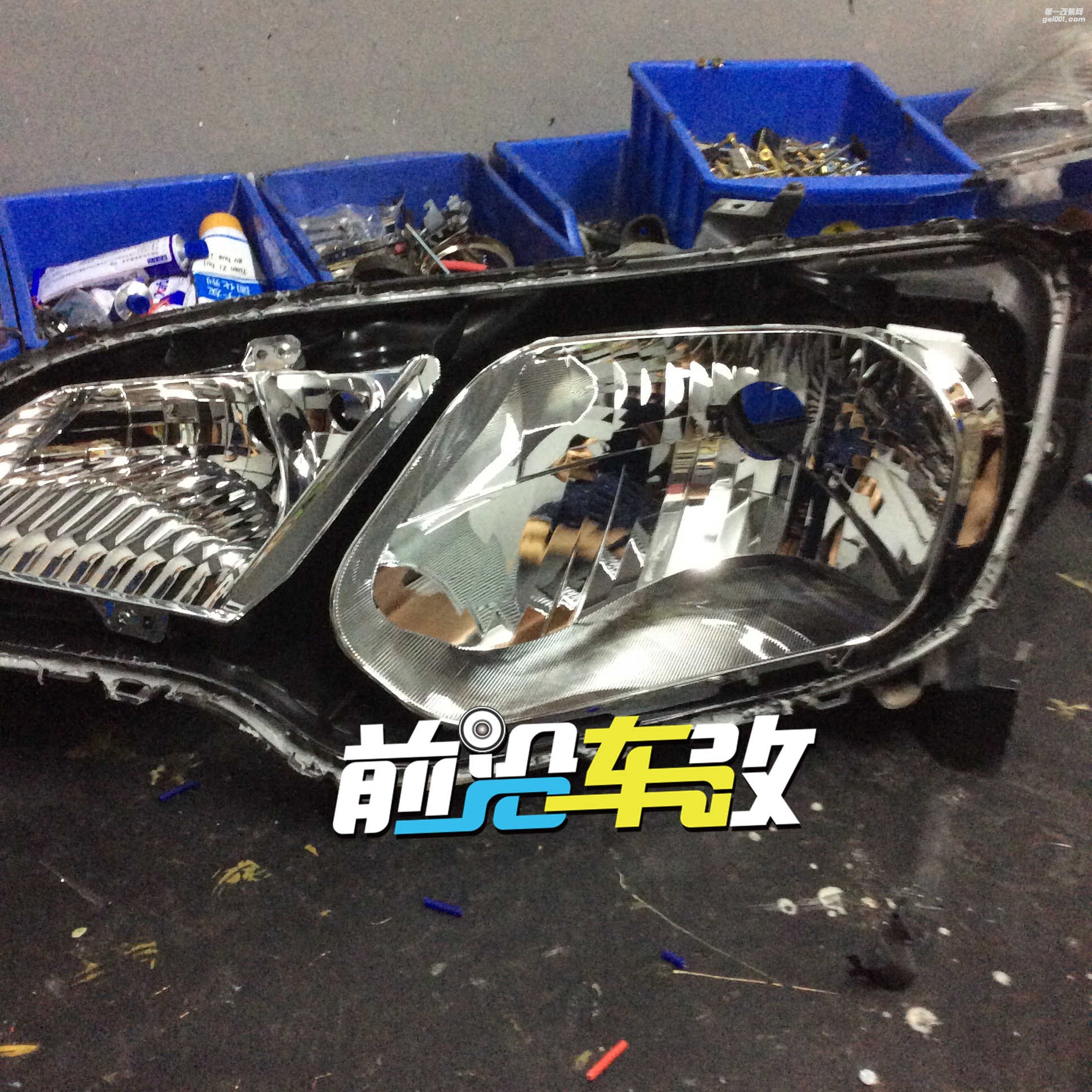 飛度燈光升級氙氣大燈,原車是反光碗H4雙燈絲燈泡,新車、燈光效果非常不明顯!