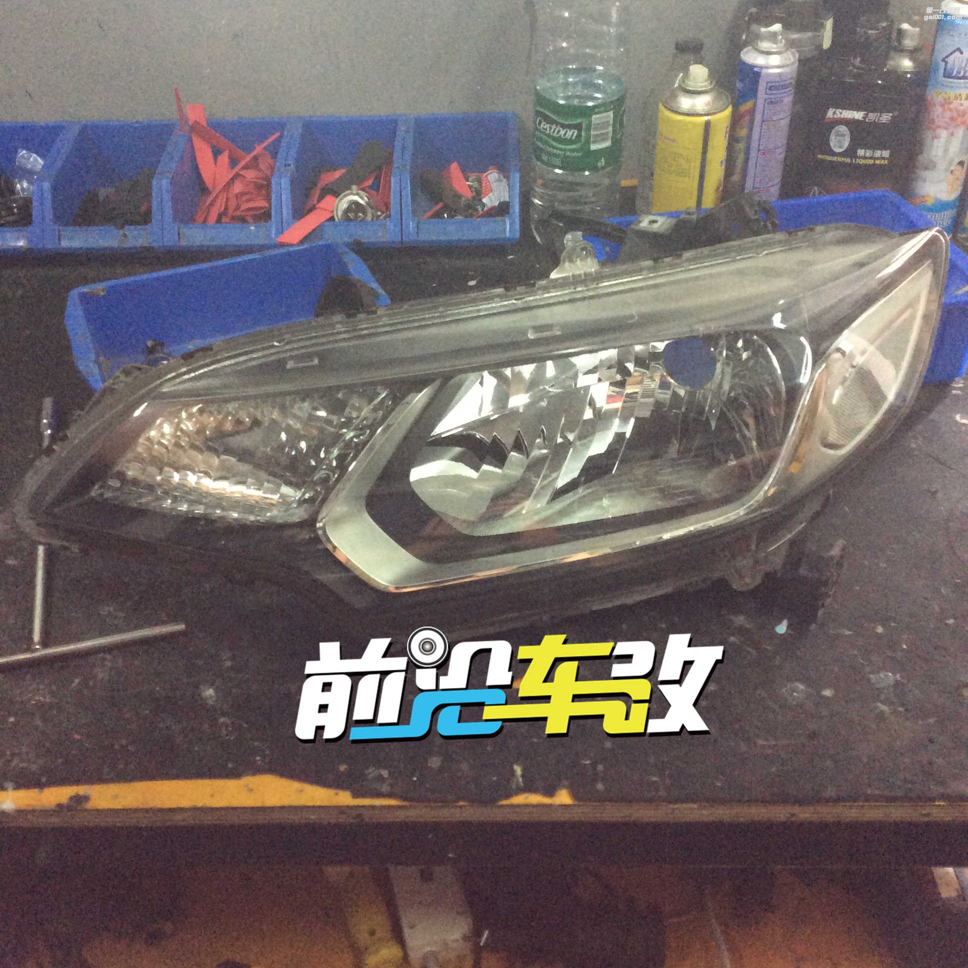 飛度燈光升級氙氣大燈,原車是反光碗H4雙燈絲燈泡,新車、燈光效果非常不明顯!