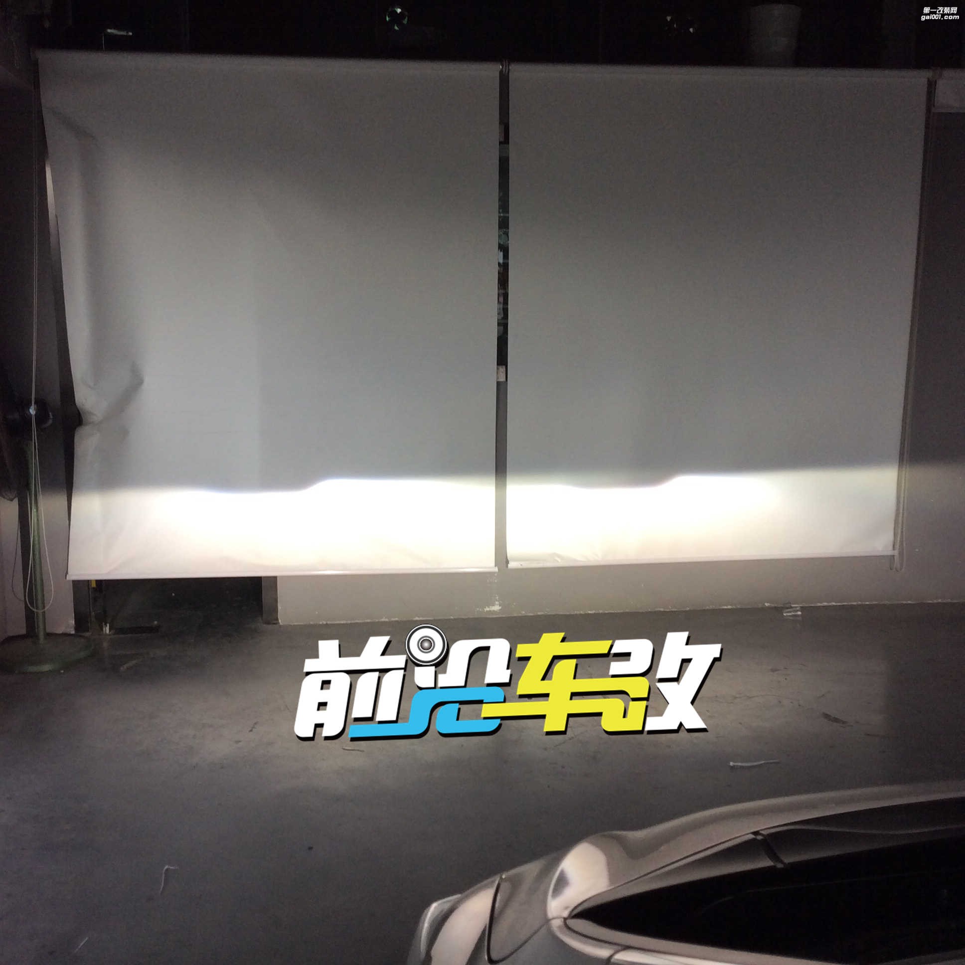 飛度燈光升級氙氣大燈,原車是反光碗H4雙燈絲燈泡,新車、燈光效果非常不明顯!