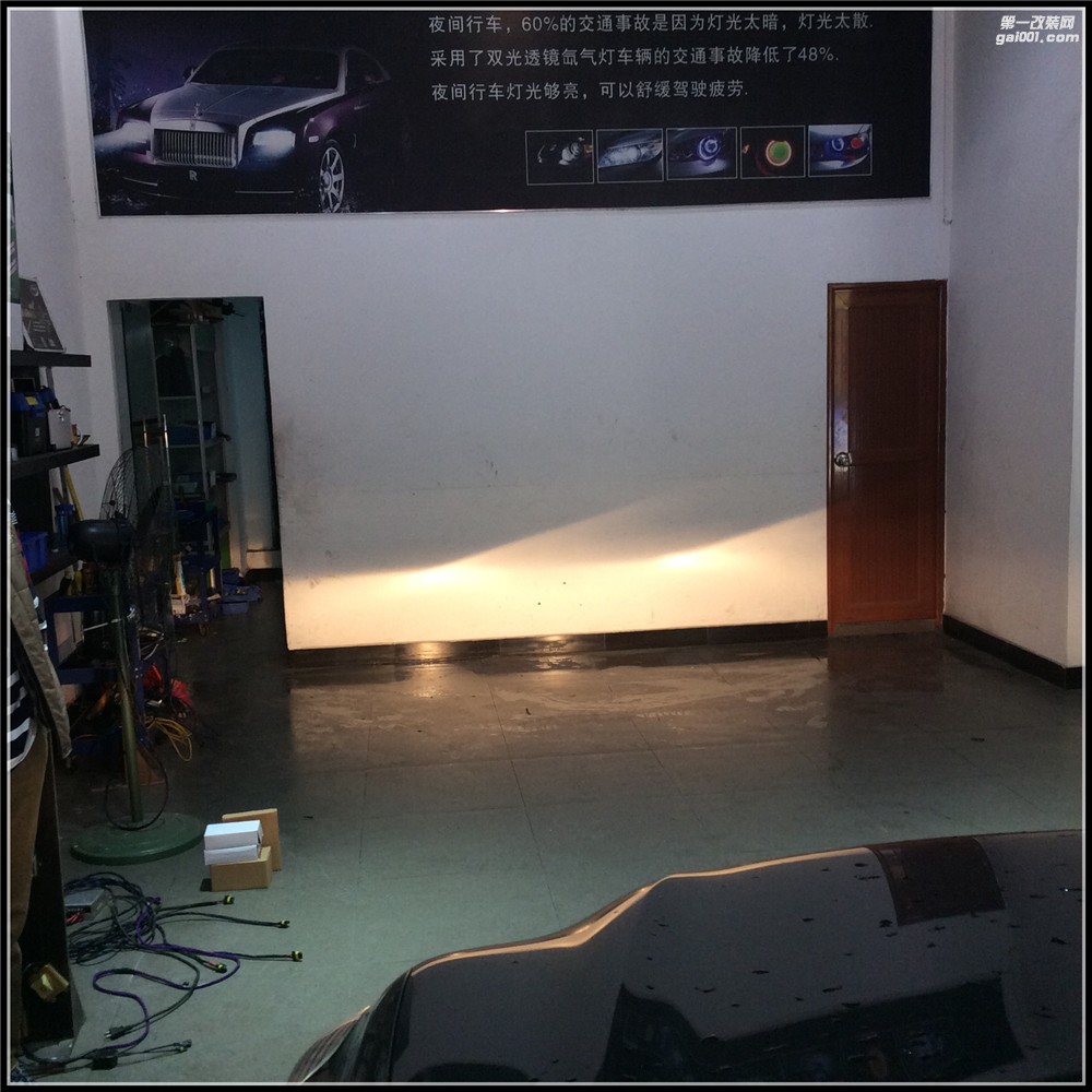 漢蘭達(dá)原車反光碗鹵素光源 有時候開燈跟不開燈車主自己都不知道,因為跟路燈的顏色都差不多了!