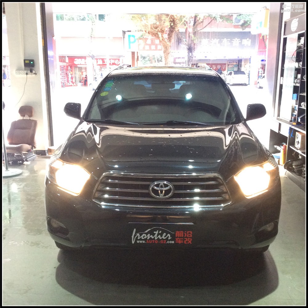 漢蘭達(dá)原車反光碗鹵素光源 有時候開燈跟不開燈車主自己都不知道,因為跟路燈的顏色都差不多了!