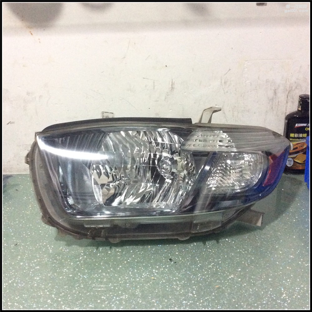 漢蘭達(dá)原車反光碗鹵素光源 有時候開燈跟不開燈車主自己都不知道,因為跟路燈的顏色都差不多了!