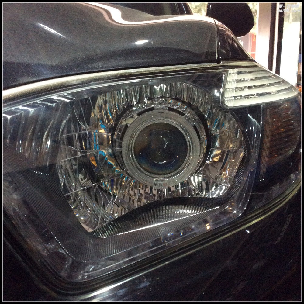 漢蘭達(dá)原車反光碗鹵素光源 有時候開燈跟不開燈車主自己都不知道,因為跟路燈的顏色都差不多了!