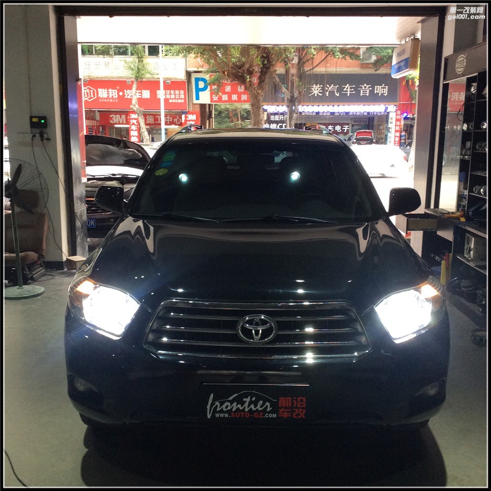 漢蘭達(dá)原車反光碗鹵素光源 有時候開燈跟不開燈車主自己都不知道,因為跟路燈的顏色都差不多了!