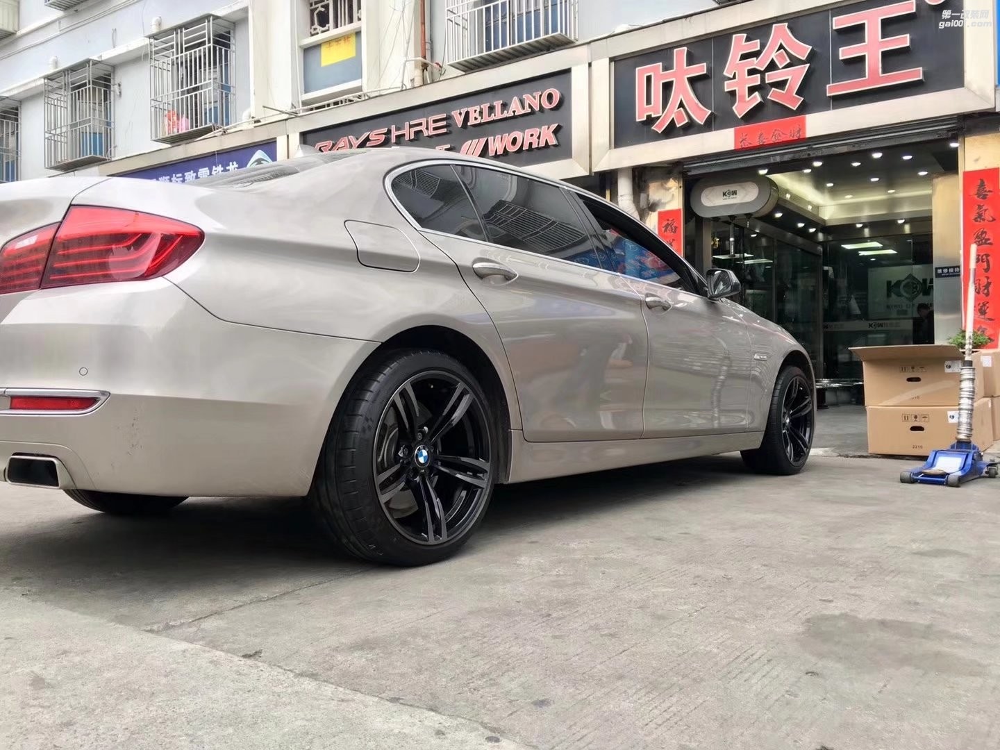 寶馬，換 M2 原裝 鍛造 19寸 完工！