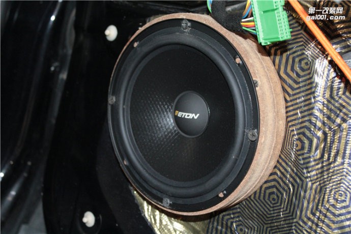 武汉沃尔沃XC90汽车音响升级德国伊顿三分频