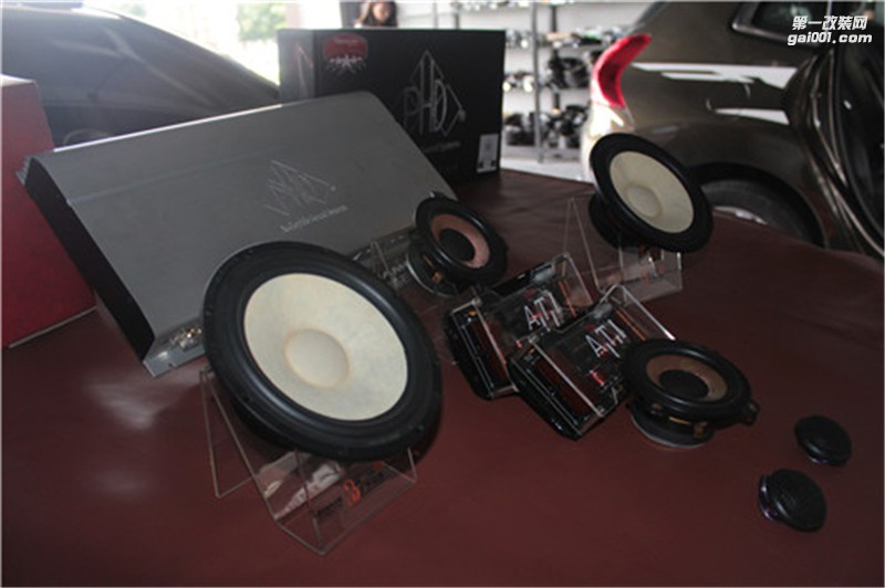 十堰汽車音響改裝-寶馬525升級(jí)意大利ATI悠揚(yáng)6.3