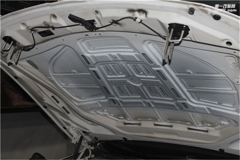 十堰汽車音響改裝-寶馬525升級(jí)意大利ATI悠揚(yáng)6.3