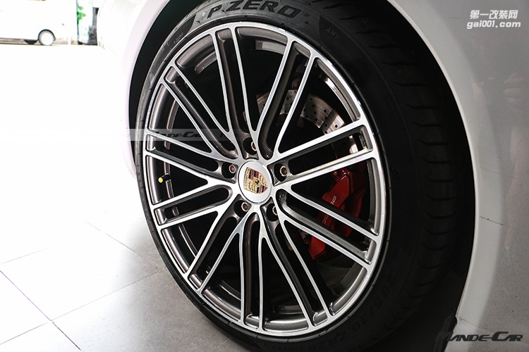 保時捷911卡雷拉改裝turbo輪轂壓尾翼