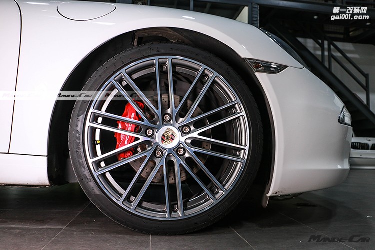 保時捷911卡雷拉改裝turbo輪轂壓尾翼