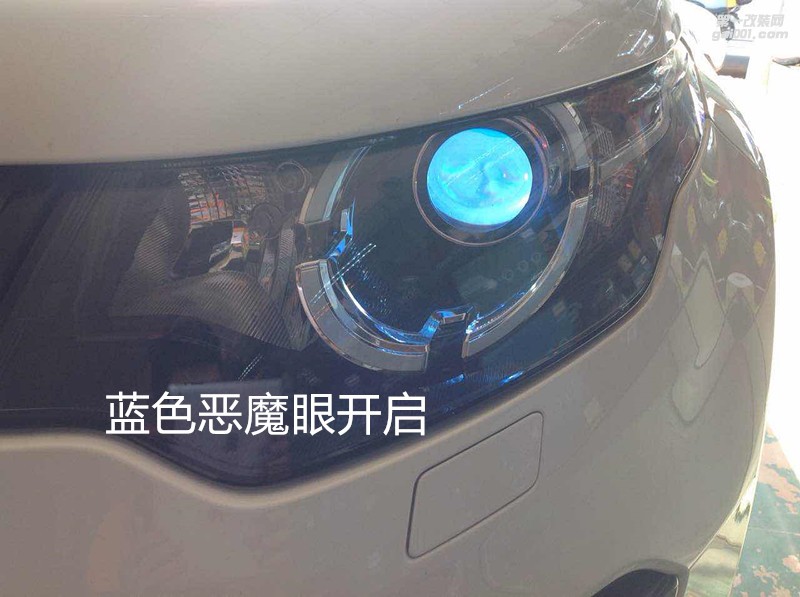廣州汽車改燈 路虎發(fā)現(xiàn)神行大燈升級(jí)海拉5雙光透鏡+德國(guó)飛利浦套裝