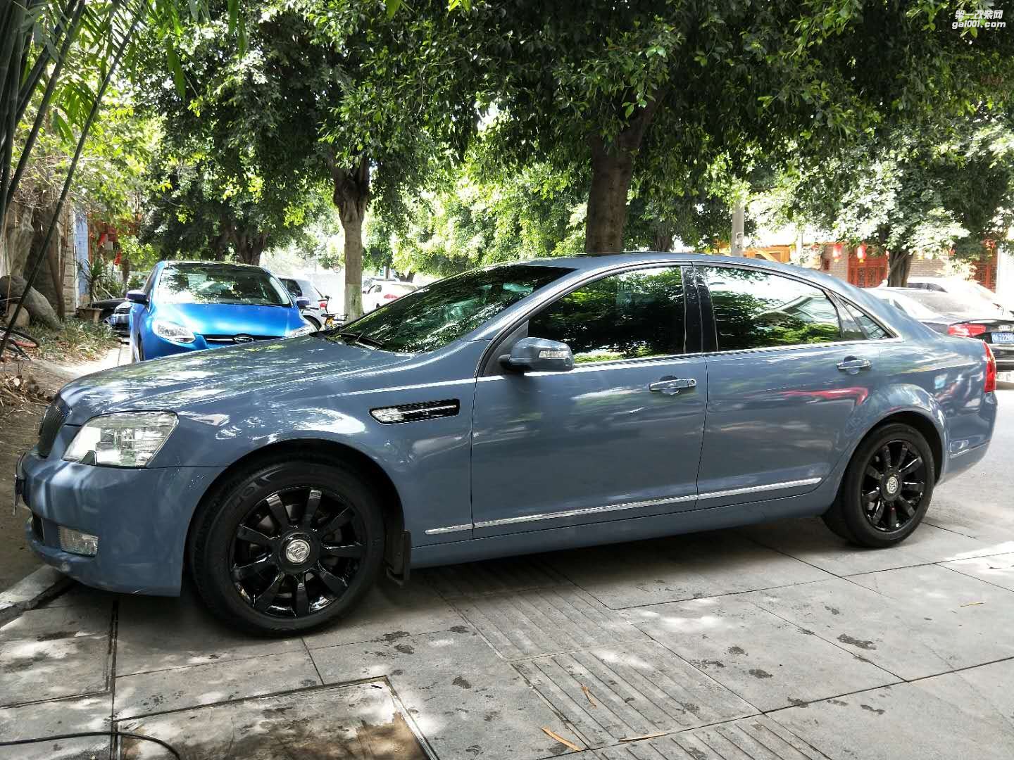 成都靚車會(huì)青羊店別克林蔭大道汽車改色貼膜