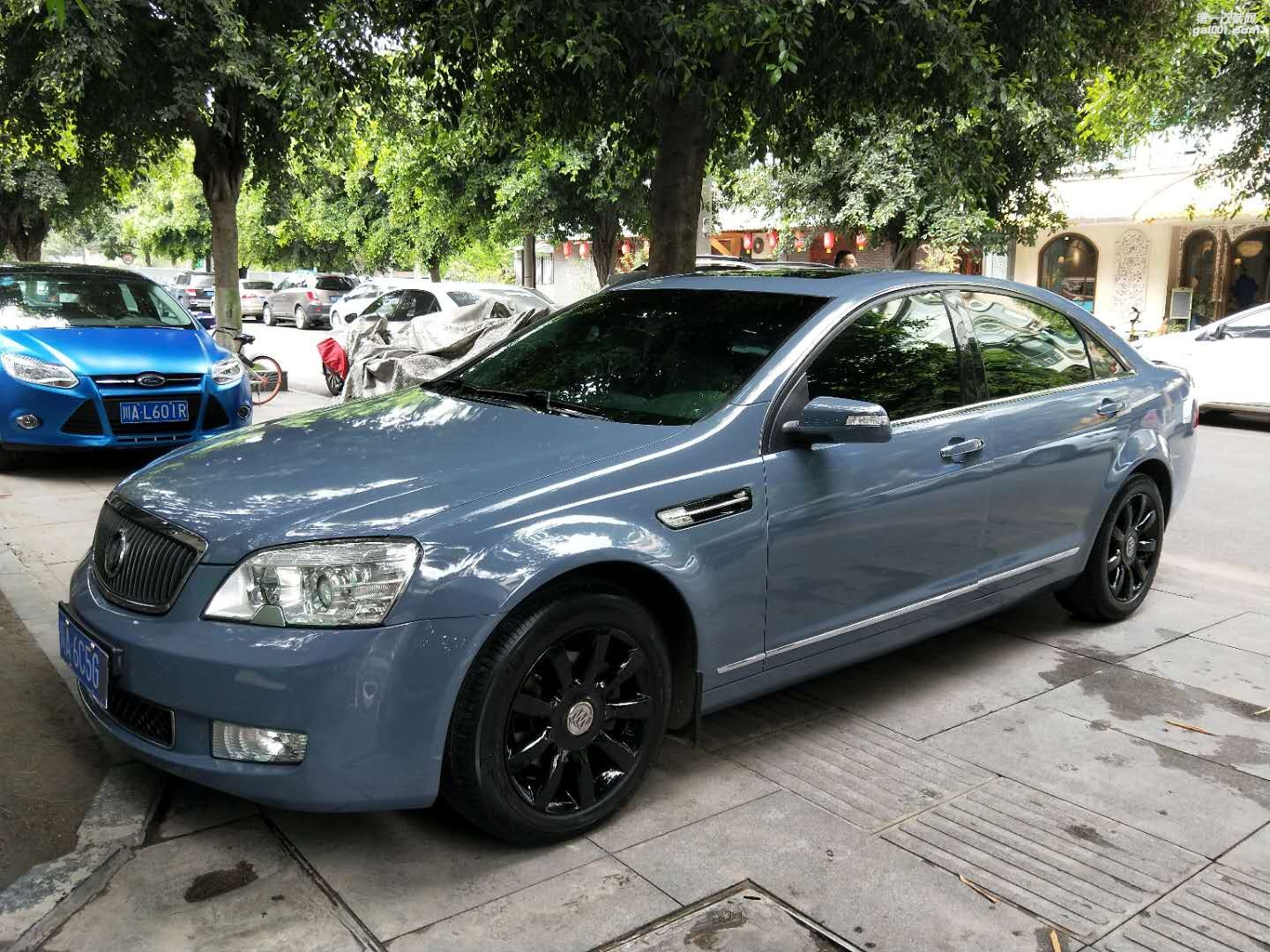 成都靚車會(huì)青羊店別克林蔭大道汽車改色貼膜