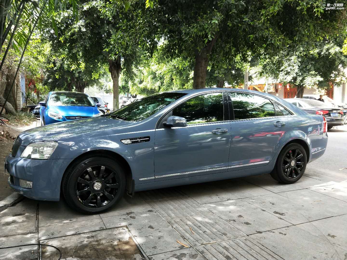 成都靚車會(huì)青羊店別克林蔭大道汽車改色貼膜