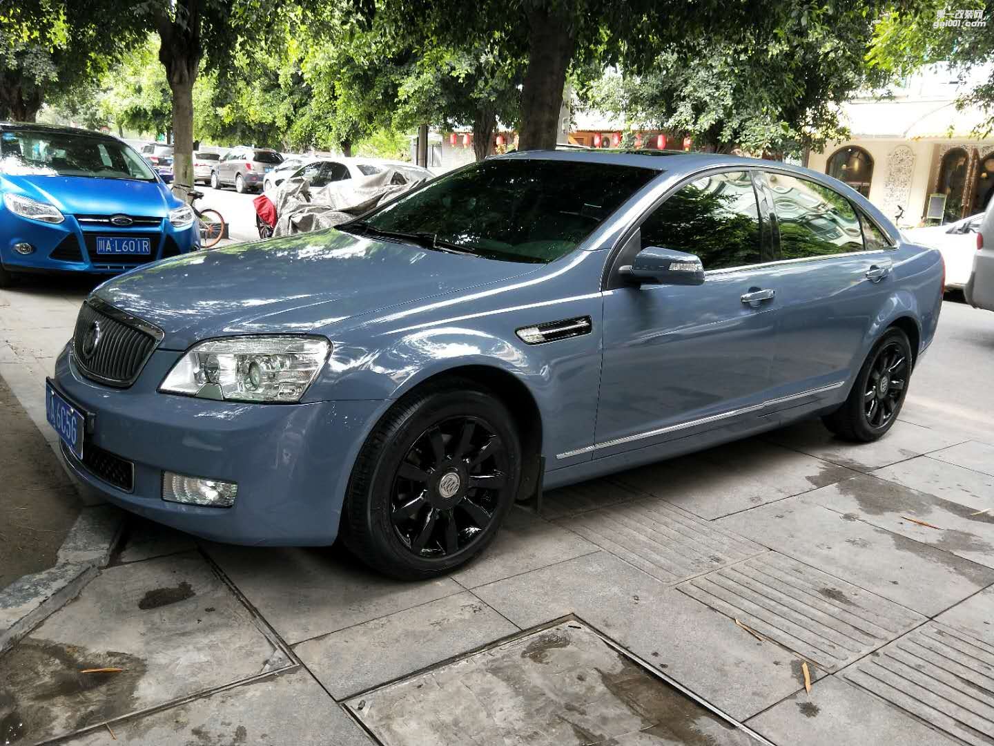 成都靚車會(huì)青羊店別克林蔭大道汽車改色貼膜