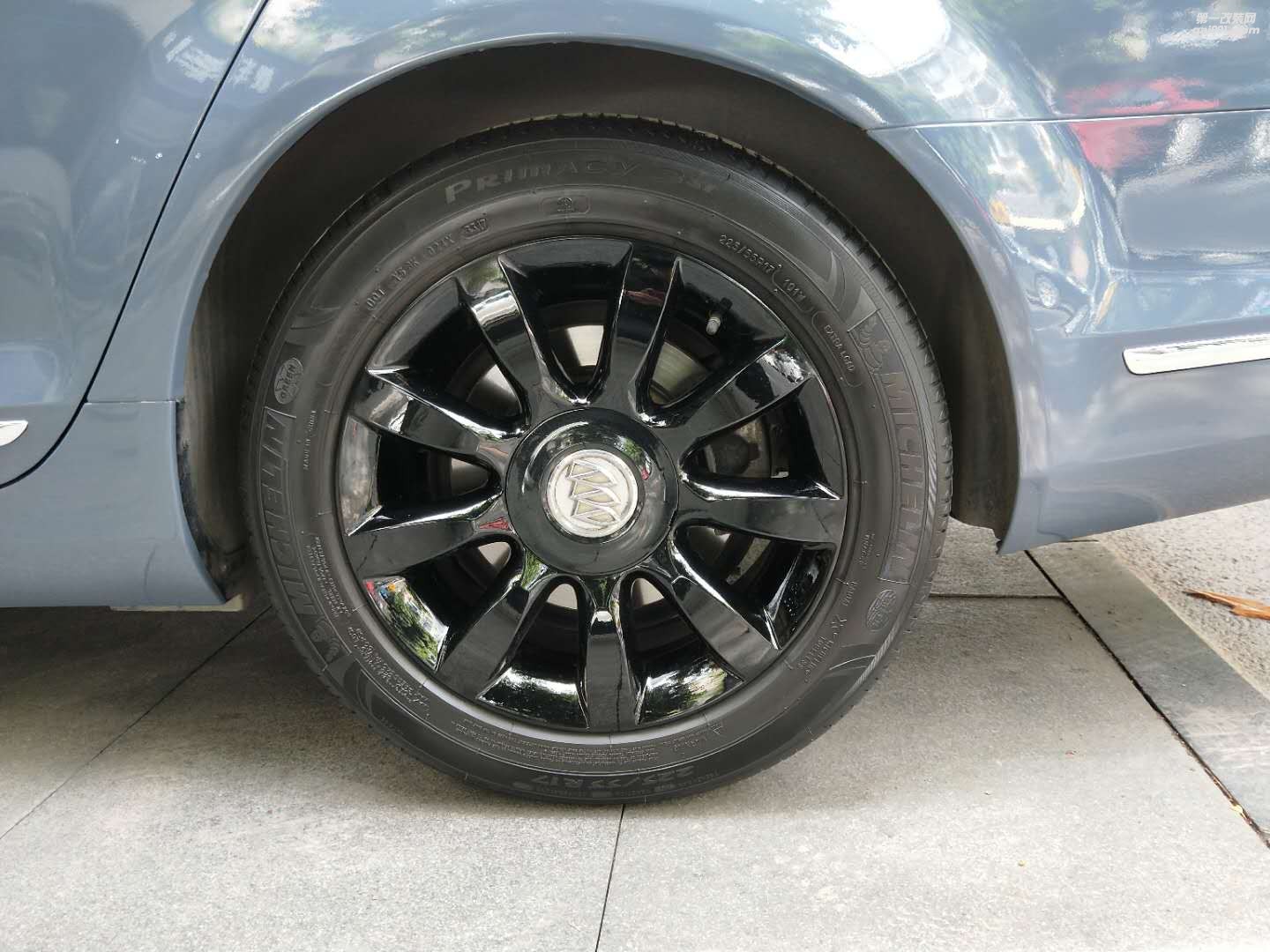 成都靚車會(huì)青羊店別克林蔭大道汽車改色貼膜