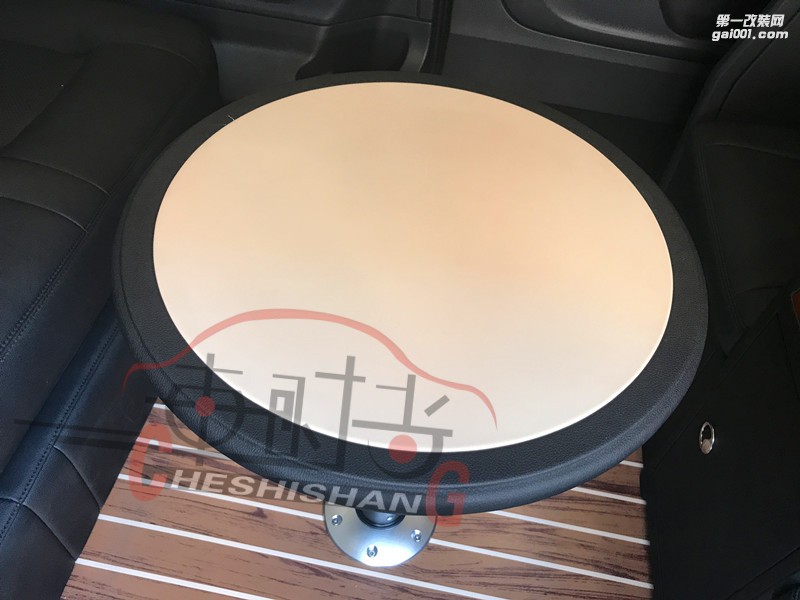 奔馳威霆內(nèi)飾改裝——鄭州商務(wù)車航空座椅改裝
