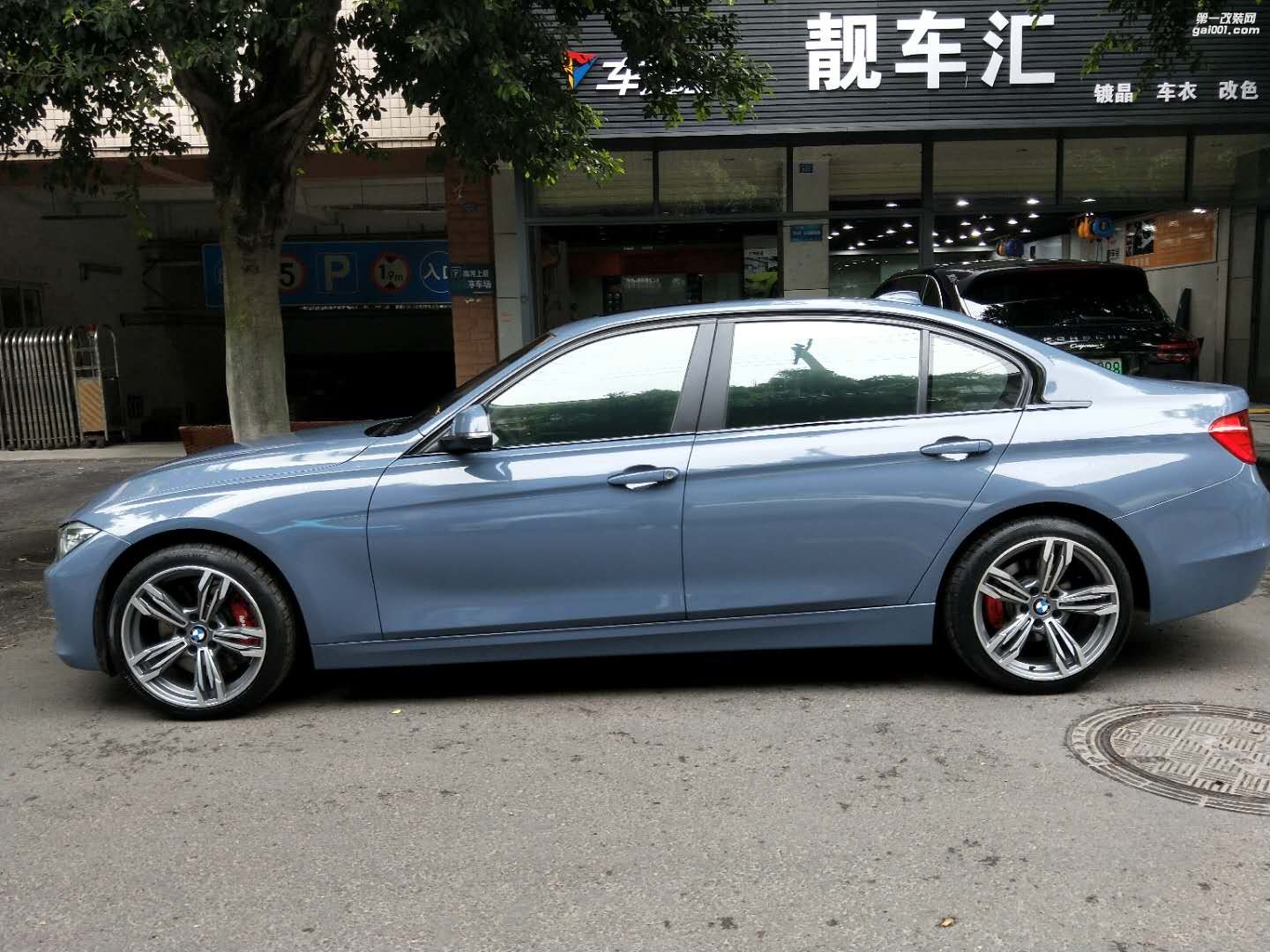 成都靚車(chē)會(huì)青羊店寶馬3系水泥灰改色貼膜